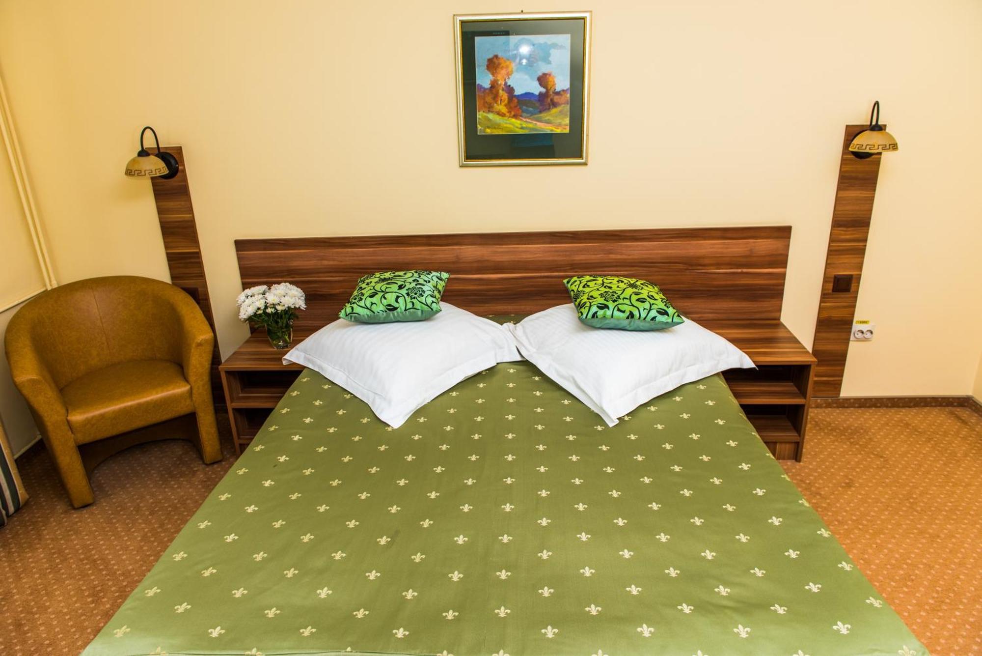 Hotel Lyra Oradea Habitación foto