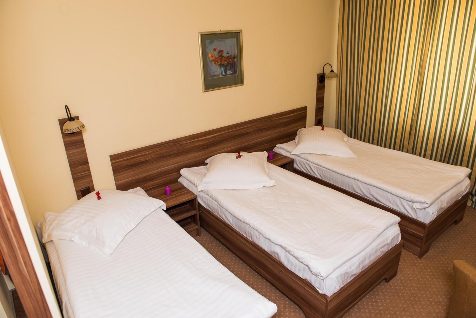 Hotel Lyra Oradea Habitación foto